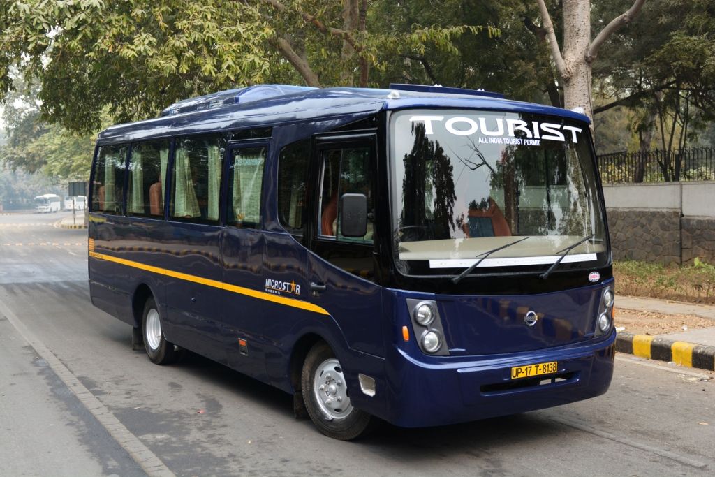 mini bus on rent in delhi